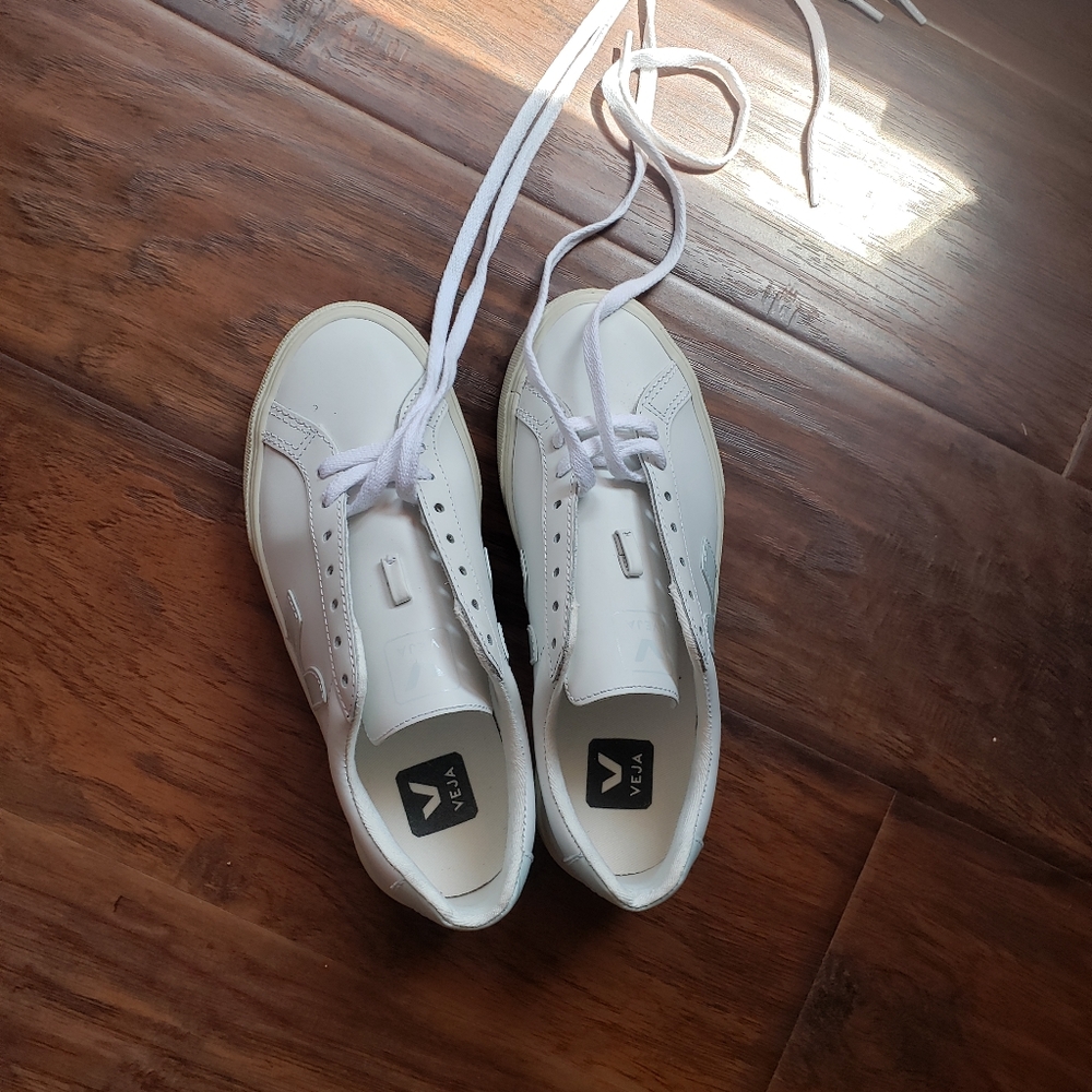 Vejas sneakers size 5